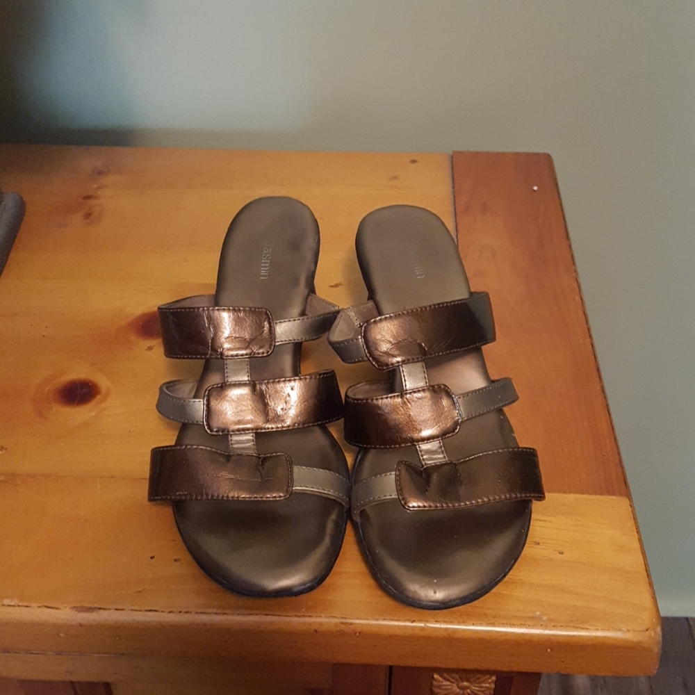 Bronze sandles 9M